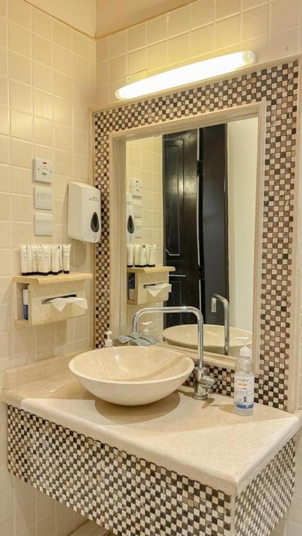 Levant Hotel image 28