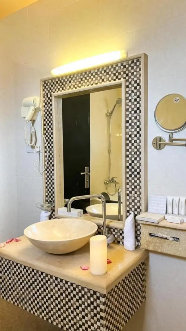 Levant Hotel 8